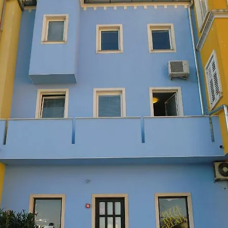 Lucia Luxury *